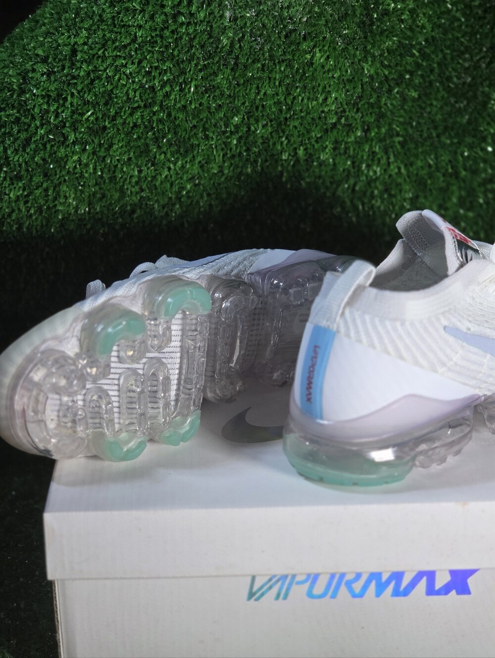 Nike Women’s VaporMax Flyknit Sneaker - Blue 💙 White Airmax Brand New Size 6 - Picture 5 of 8